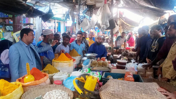 বানিয়াচংয়ে সরকার নির্ধারিত দামে পেয়াজ বিক্রি না করায় ১২ ব্যবসা প্রতিষ্ঠানকে অর্থদন্ড