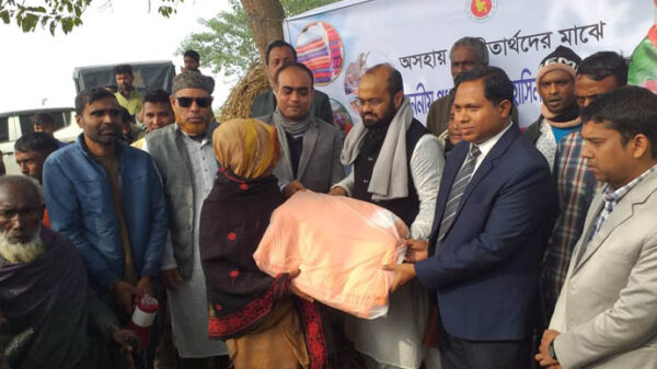 বানিয়াচংয়ে মুক্তিযোদ্ধা ও শীতার্তদের মাঝে কম্বল তুলে দিলেন এমপি রুয়েল