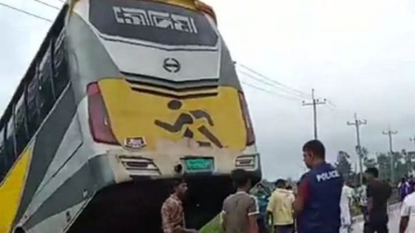 ঢাকা সিলেট মহাসড়কে বাস চাপায় মা ছেলের মর্মান্তিক মৃত্যু