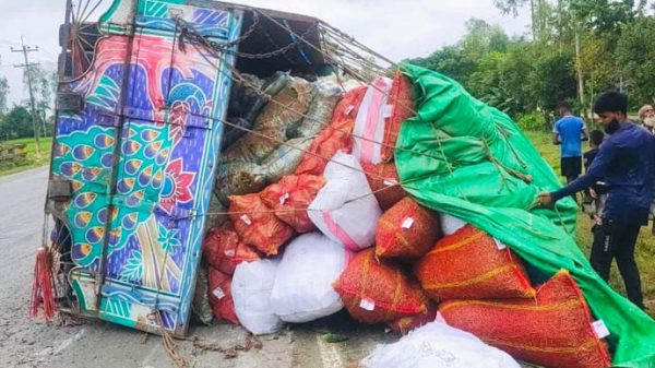 নবীগঞ্জে ট্রাক-পিকআপ সংঘর্ষে সবজি ব্যবসায়ীর মৃত্যু