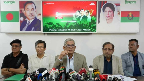 খালেদা জিয়ার অবস্থা সঙ্কটাপন্ন, বিদেশ নেয়ার মতো স্থিতিশীল নন : মির্জা ফখরুল