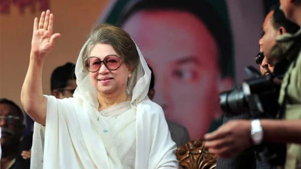 বাংলাদেশ জাতীয়তাবাদী দলের (বিএনপি) চেয়ারপারসন ও দেশের তিনবারের প্রধানমন্ত্রী খালেদা জিয়া ইন্তেকাল করেছেন। গুরুতর অসুস্থ হয়ে চিকিৎসাধীন অবস্থায় মঙ্গলবার