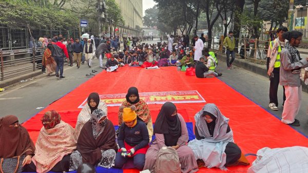 তারেক রহমানের আসা উপলক্ষে শাহবাগ মোড় ছাড়ল ইনকিলাব মঞ্চ