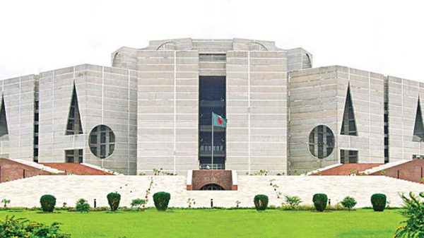 সংবিধান সংস্কার-সংশোধন ইস্যুতে অনড় সরকার ও বিরোধী দল